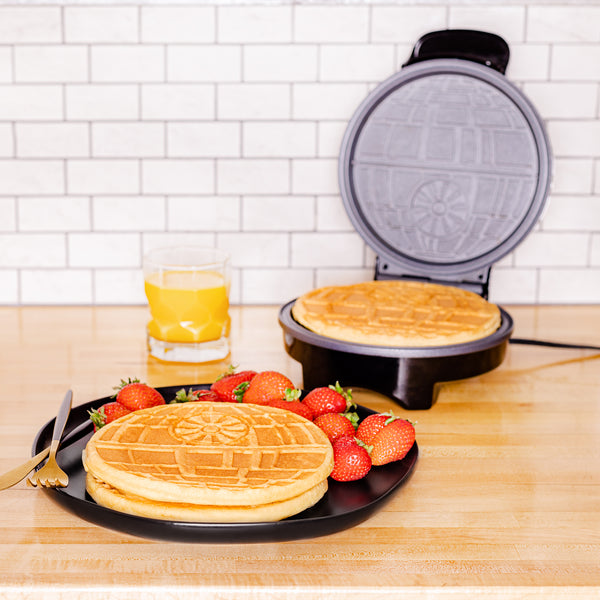 Uncanny Brands Star Wars Mini Death Star Waffle Maker - Star Wars Kitchen  Appliance, 1 - Foods Co.