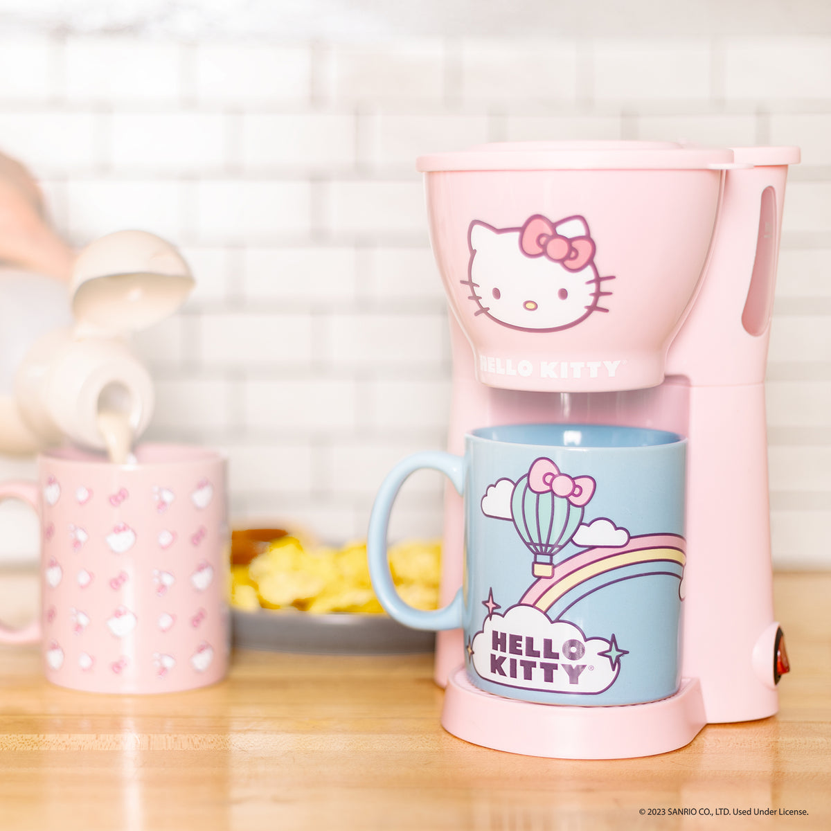 Hello Kitty Coffee Maker Gift Set wtih 2 Mugs