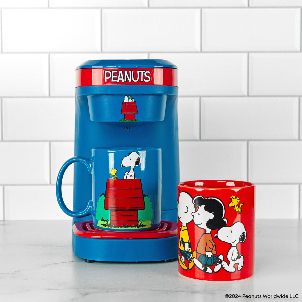 Peanuts Single Cup Coffee Maker Gift Set with 2 Mugs