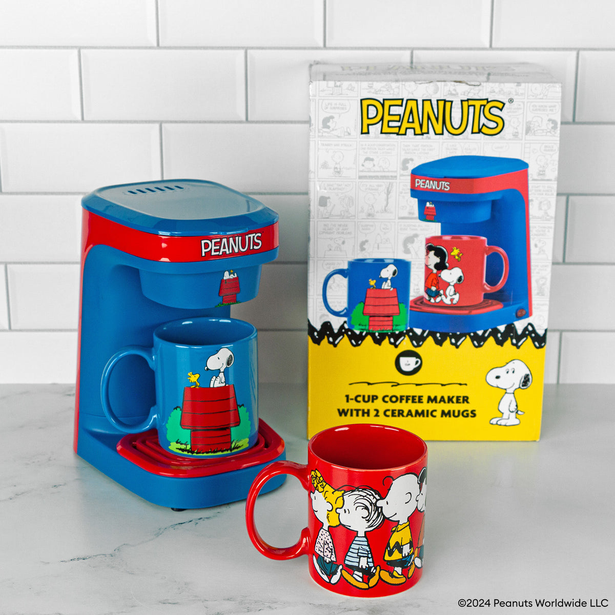 Peanuts Single Cup Coffee Maker Gift Set with 2 Mugs