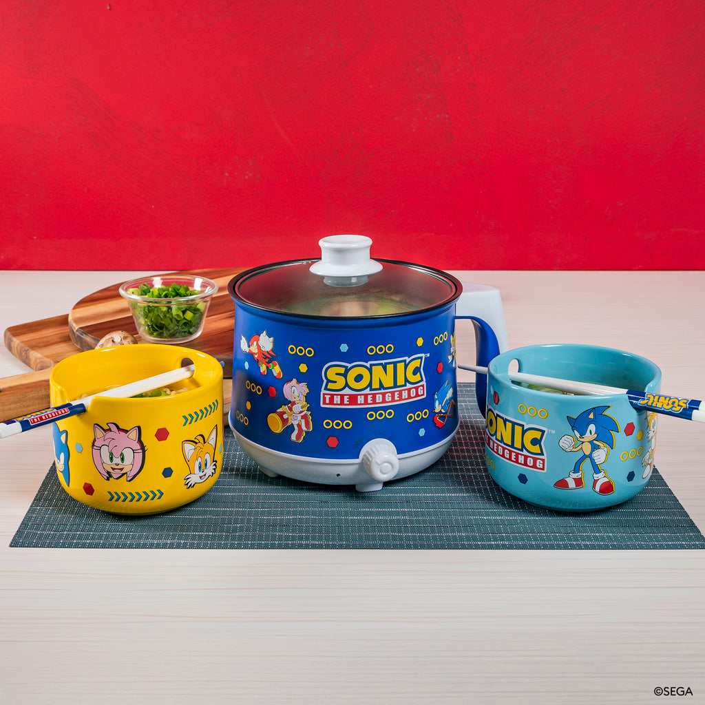 Sonic the Hedgehog Hot Pot with Ramen Bowls - Uncanny Brands