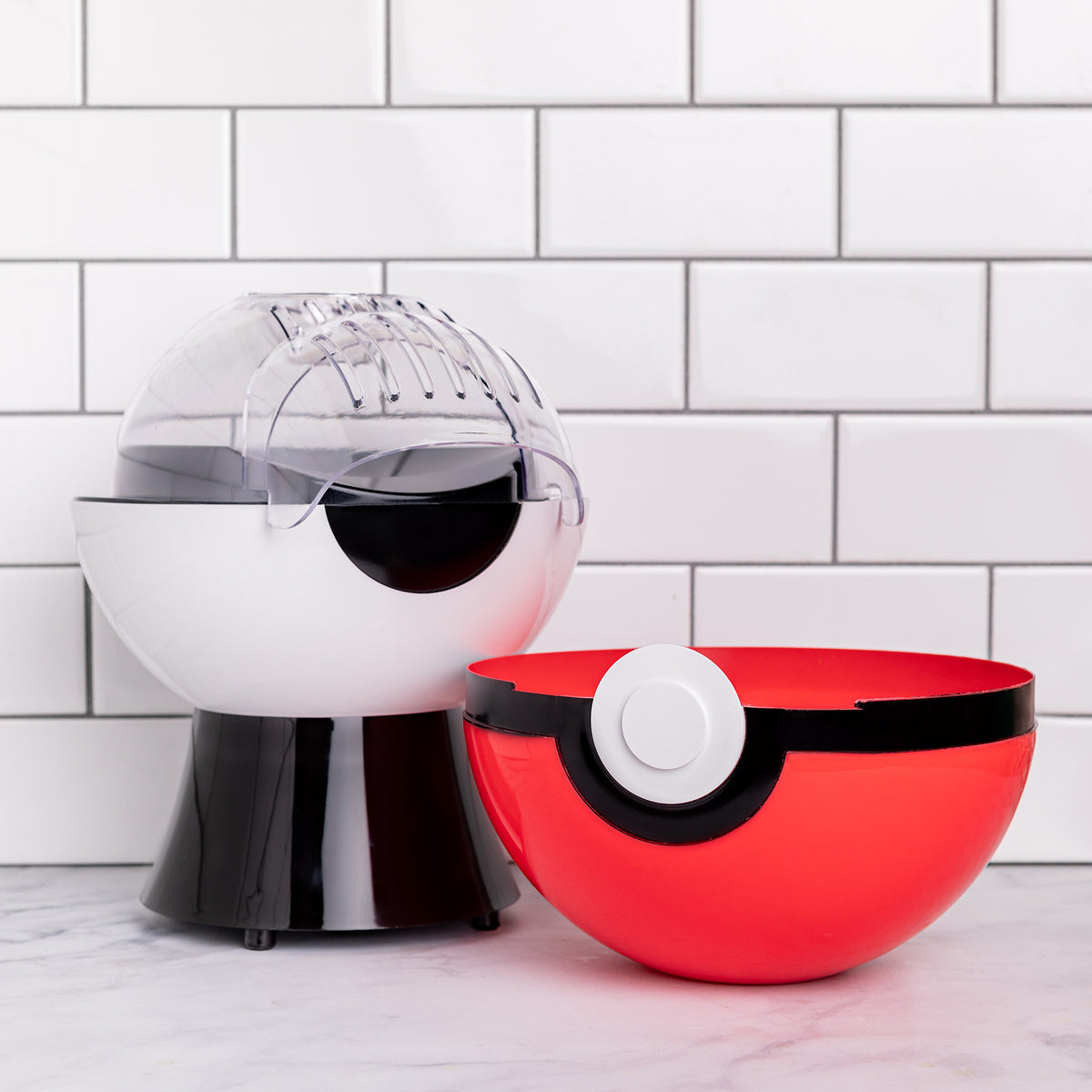 Uncanny Brands Pokémon Poké Ball Popcorn Maker- Pokémon Kitchen