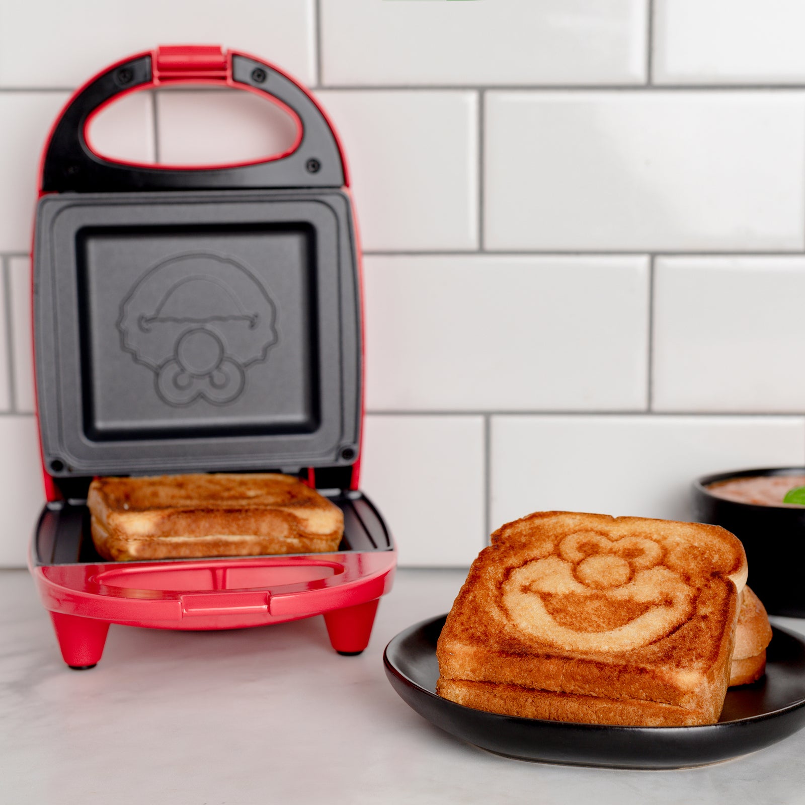 Uncanny Brands Pokémon Poké Ball Single Grilled Cheese Sandwich Maker -  Pokémon Kitchen Appliance