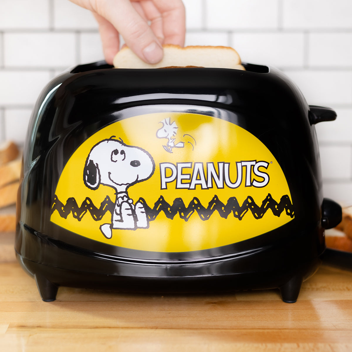 Uncanny Brands Peanuts Snoopy & Woodstock Double-Square Waffle Maker 