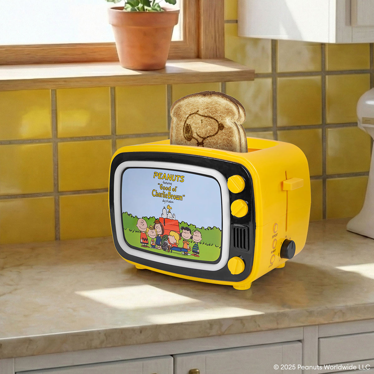 Peanuts Retro Light Up TV Toaster