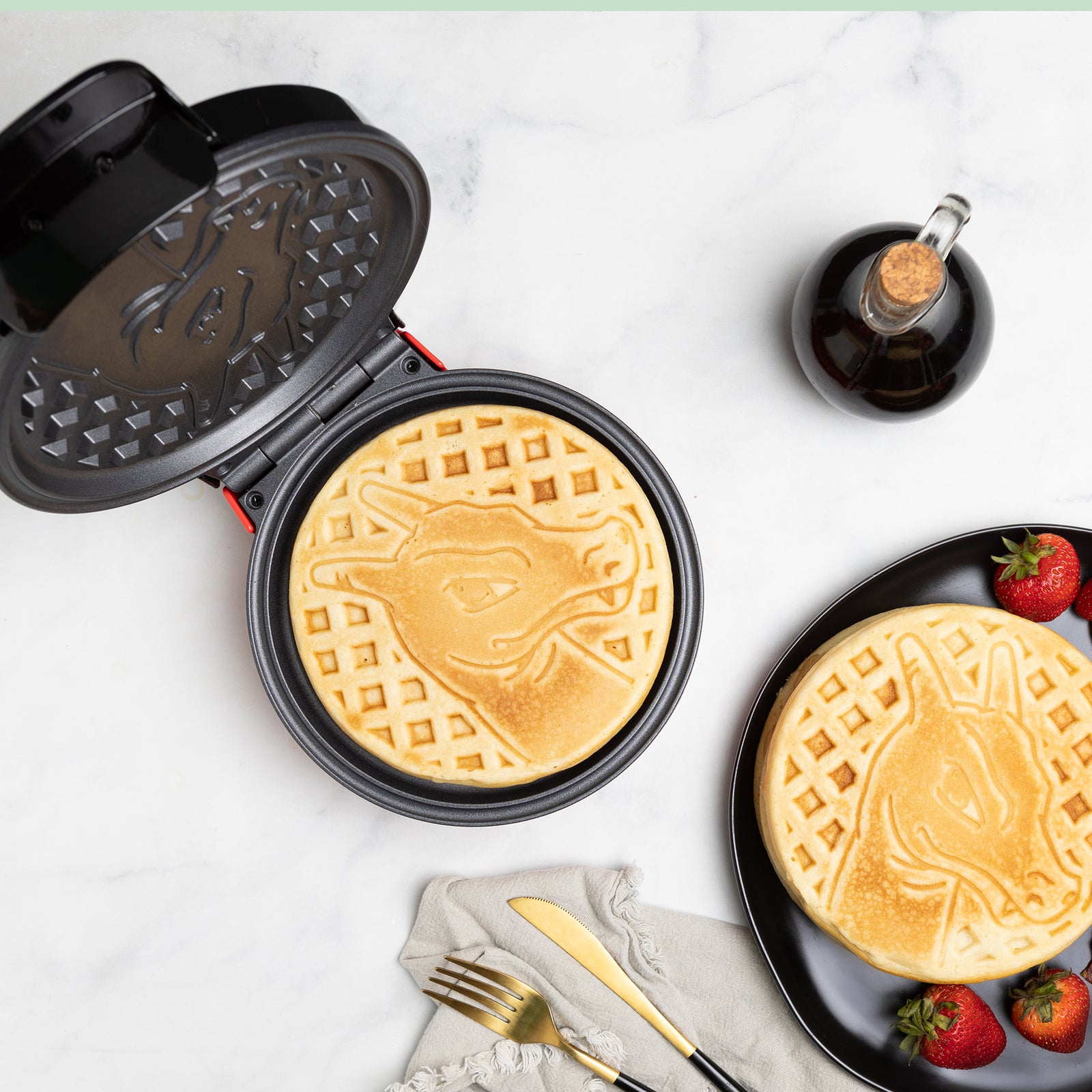 Uncanny Brands Minions Waffle Maker - Non-Stick Electric Waffle Iron Fun  Kitchen Appliance in Dave Yellow - Bed Bath & Beyond - 23513439