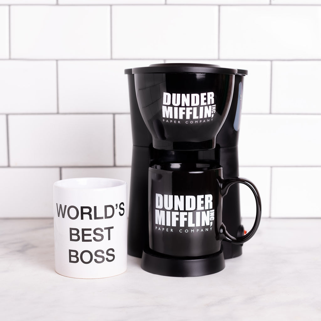 Uncanny Brands Dungeons and Dragons Single Cup Coffee Maker with Mug