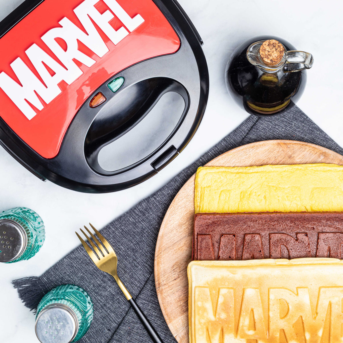 Marvel&#39;s Eat the Universe Logo 3-in-1 Kitchen Appliance