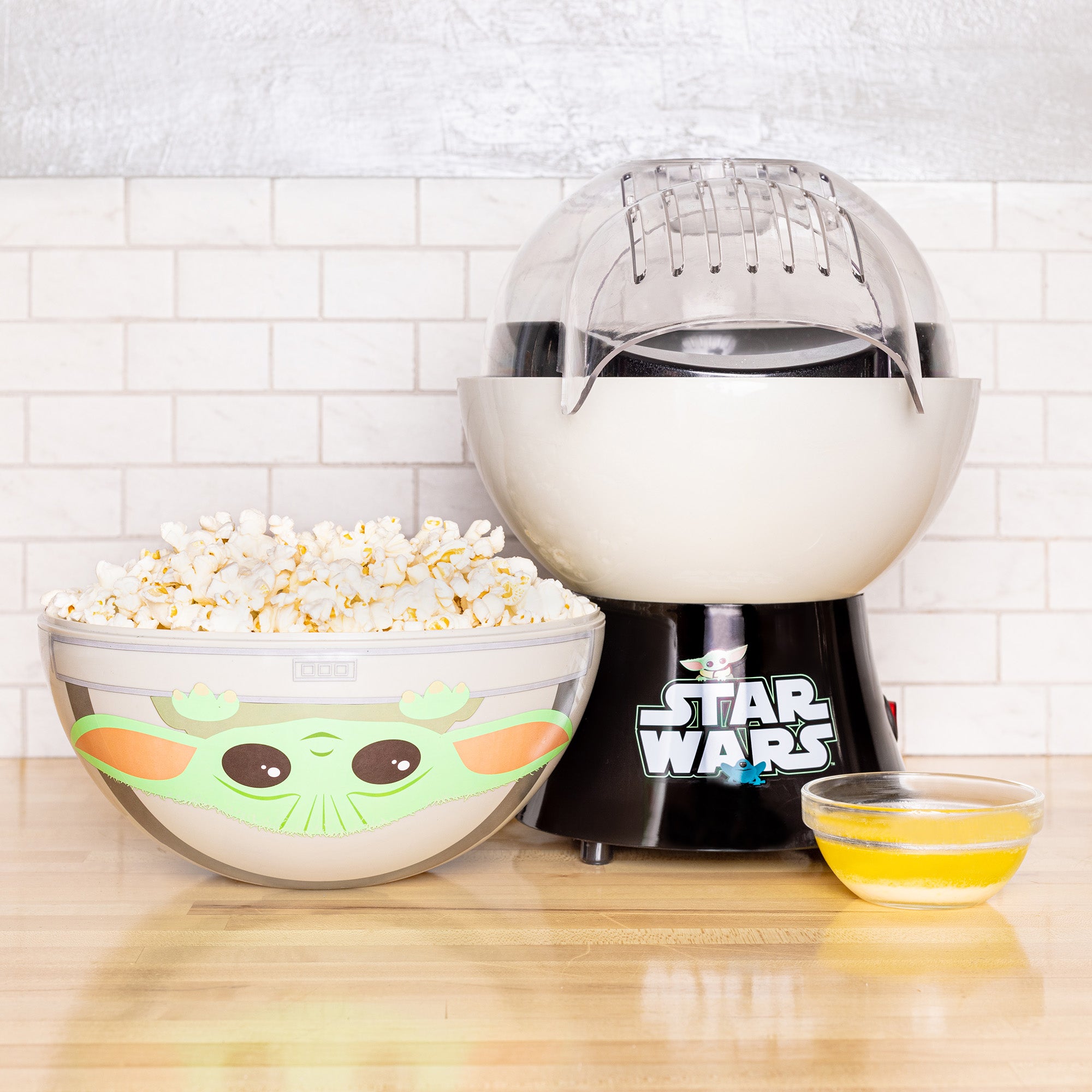  Uncanny Brands Star Wars R2D2 Popcorn Maker- Fully