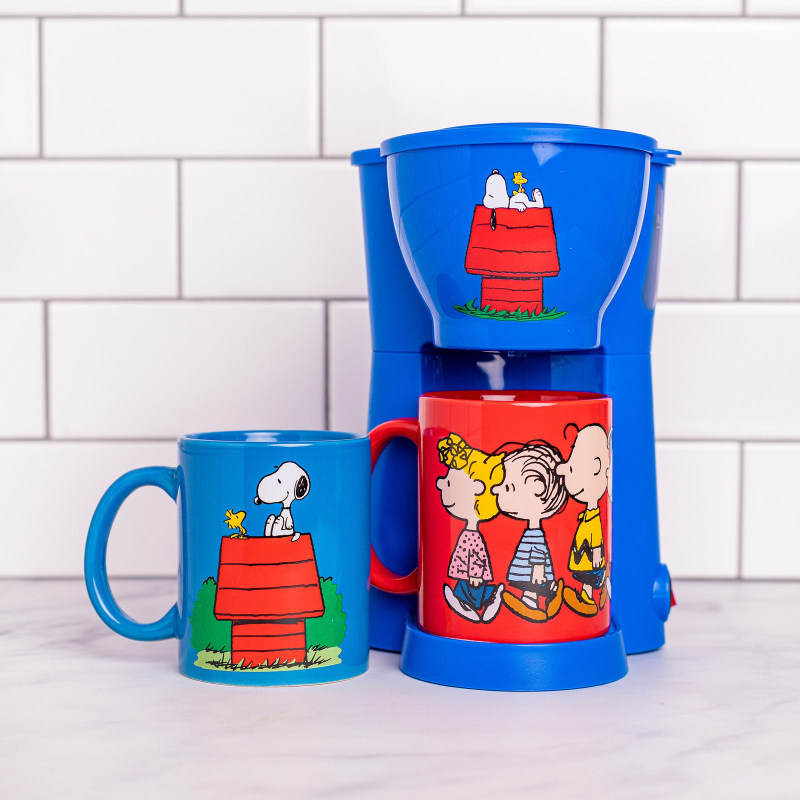 https://uncannybrands.com/cdn/shop/products/PeanutsCoffeeMakerMug1_1600x.jpg?v=1666034211