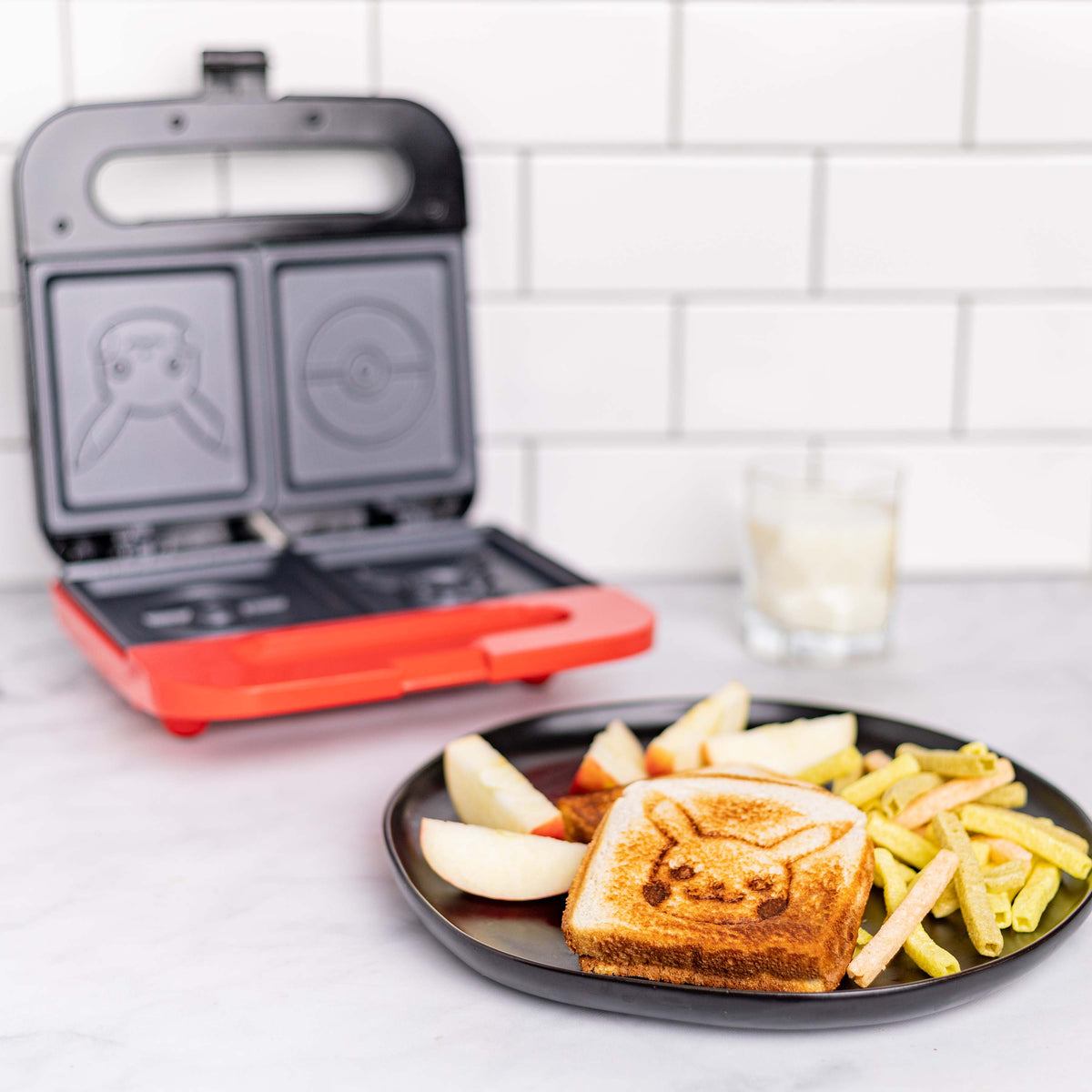 Uncanny Brands Pokémon Poké Ball Single Grilled Cheese Sandwich Maker -  Pokémon Kitchen Appliance
