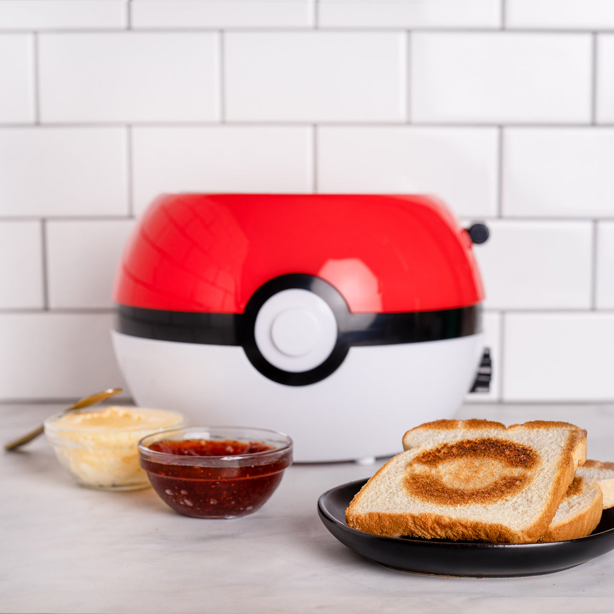 Uncanny Brands Pokemon Pokeball Single Cheese Sandwich Maker - Pokemon Kitchen Appliance