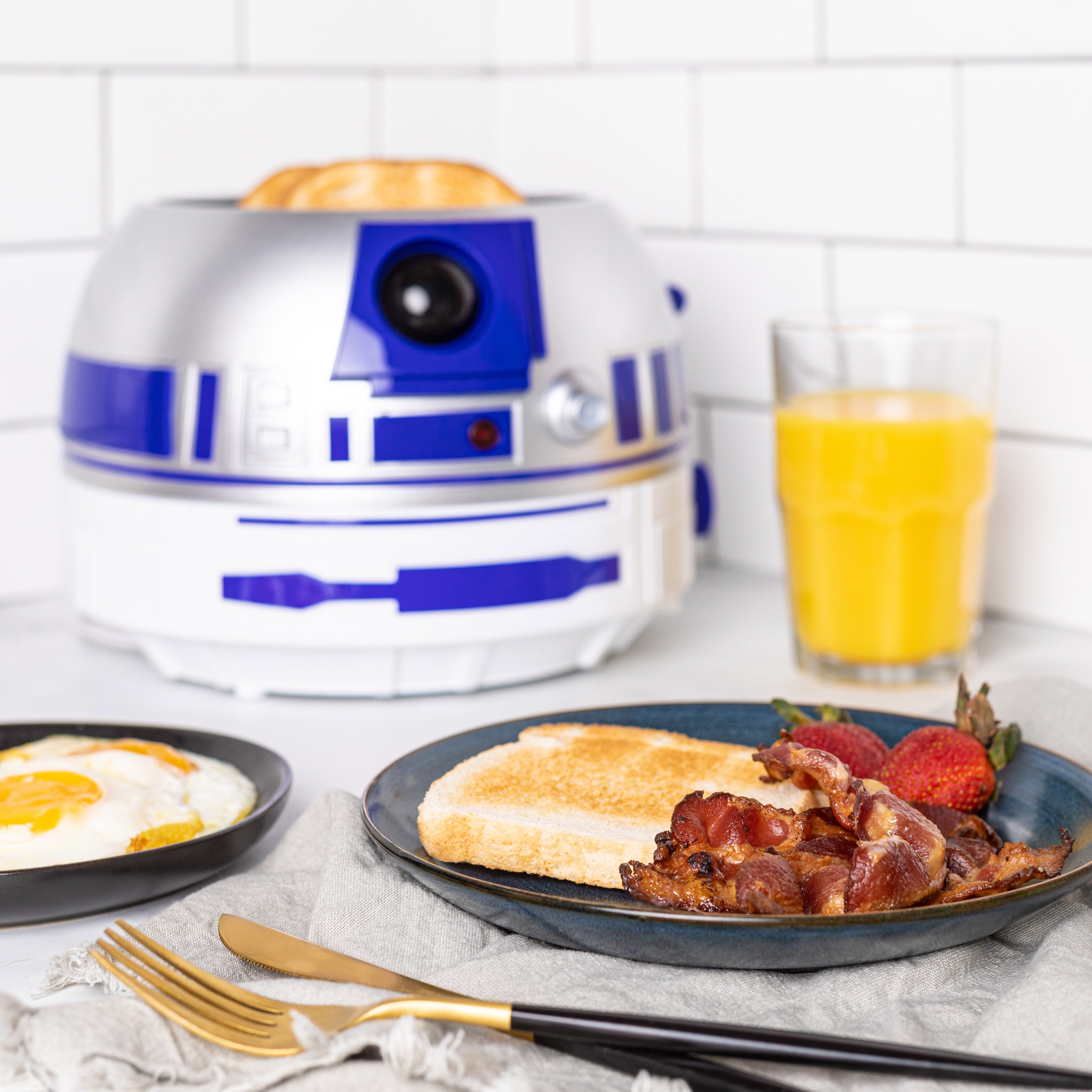 Star Wars R2-D2 Toaster - Uncanny Brands