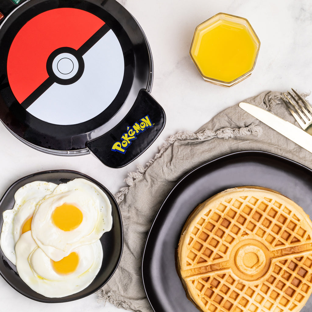 Uncanny Brands Pokémon Bulbasaur Waffle Maker - Make Bulbasaur Waffles -  Kitchen Appliance